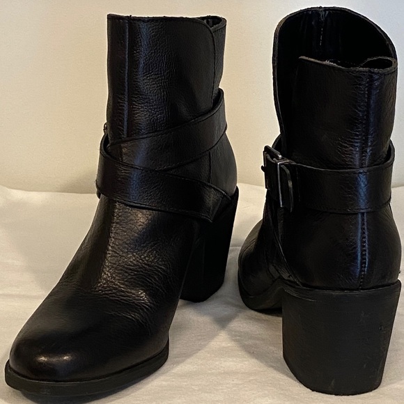 BCBGeneration Shoes - BCBGeneration Black Leather Boots